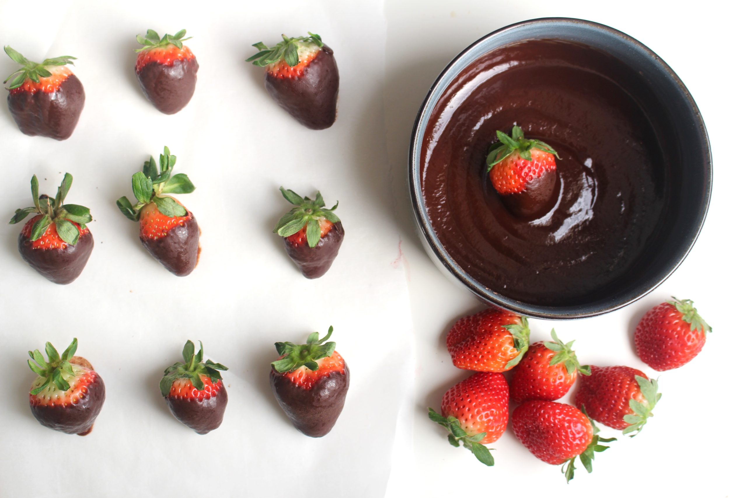 Healthy Chocolate Covered Strawberries - Splurge with Ella